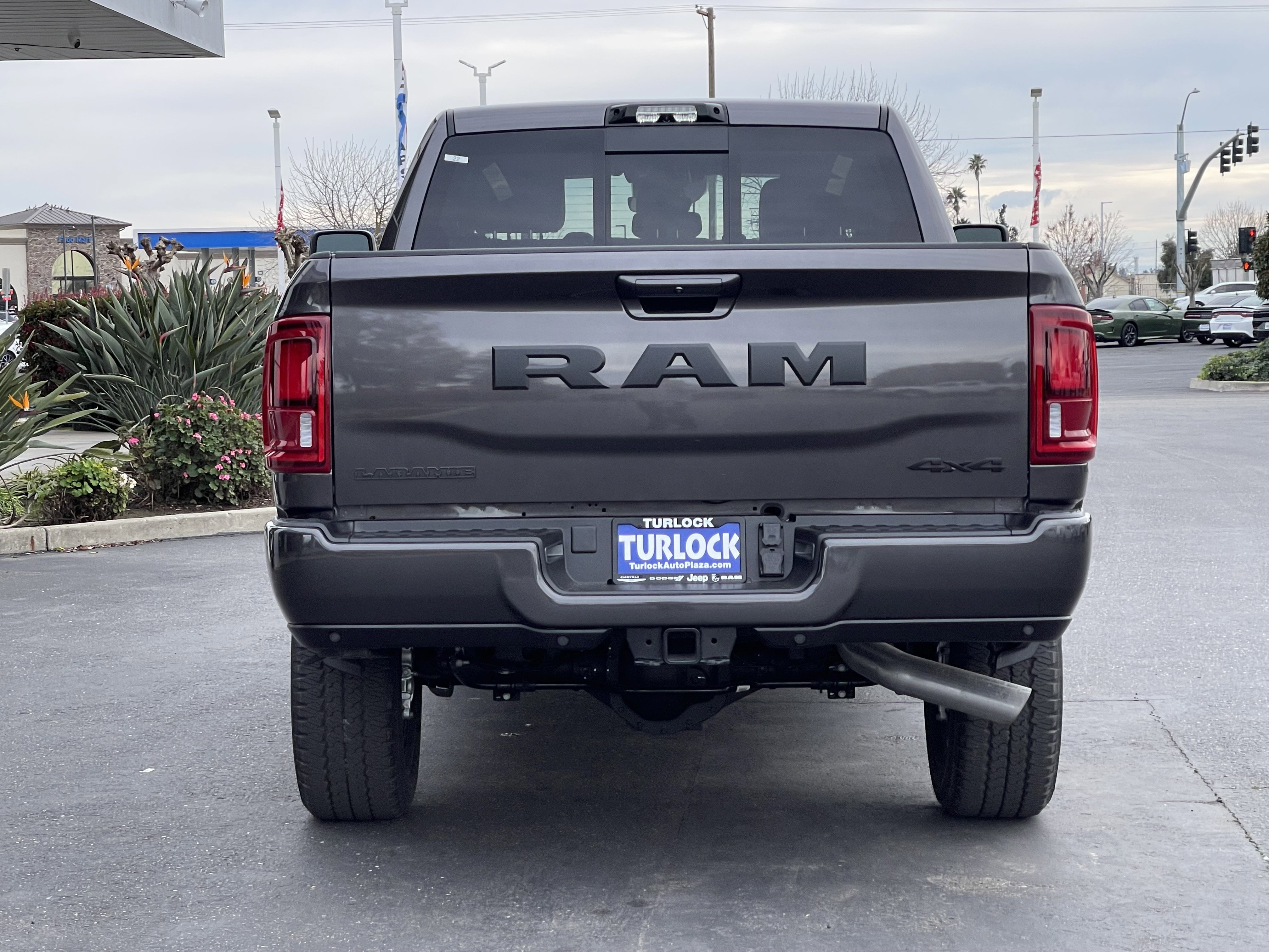 New 2026 Granite Crystal Metallic Clear-Coat Exterior Paint RAM Laramie image 10