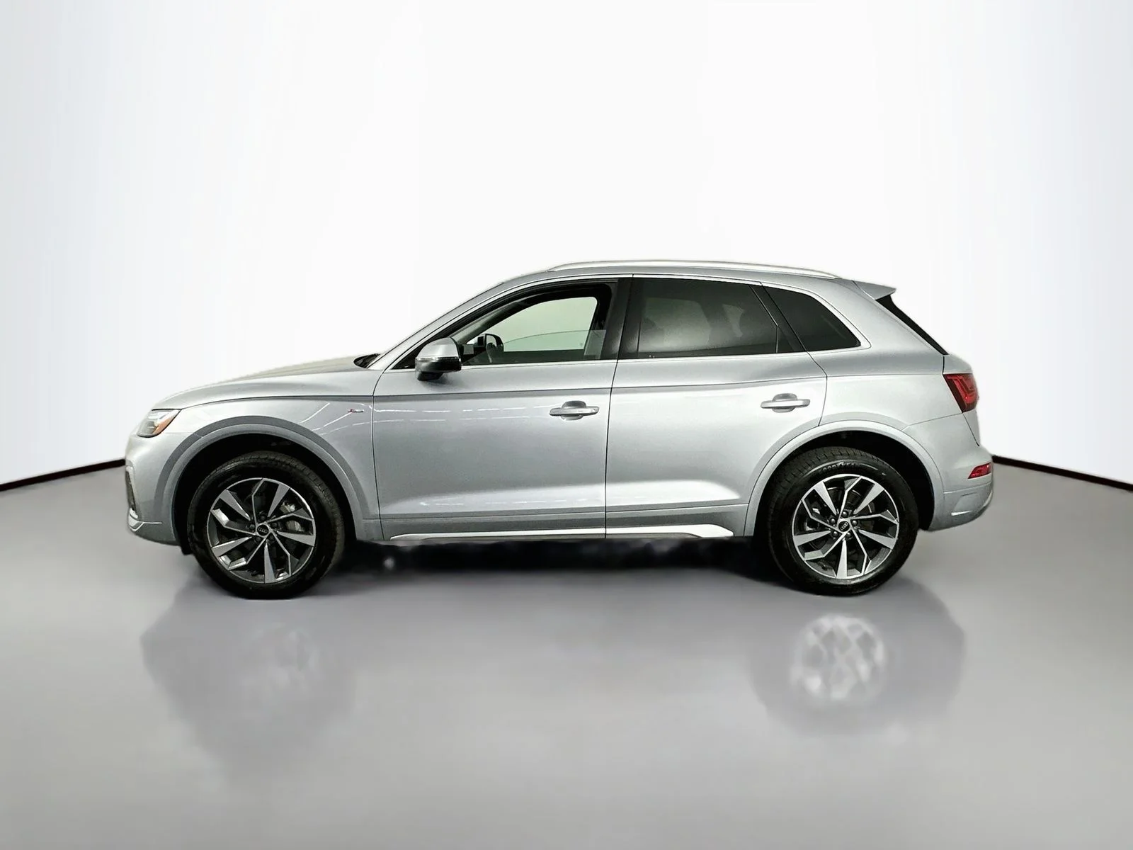Used 2023 Silver Metallic Audi 45 S line Premium image 4