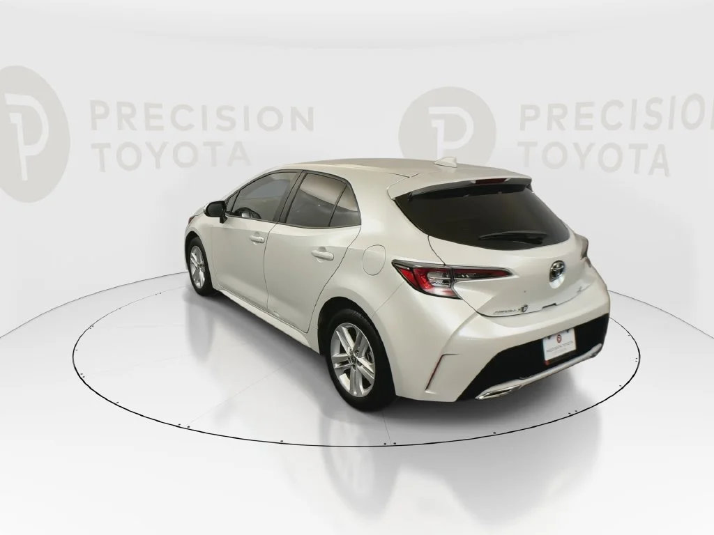 Used 2021 Wind Chill Pearl Toyota SE image 16