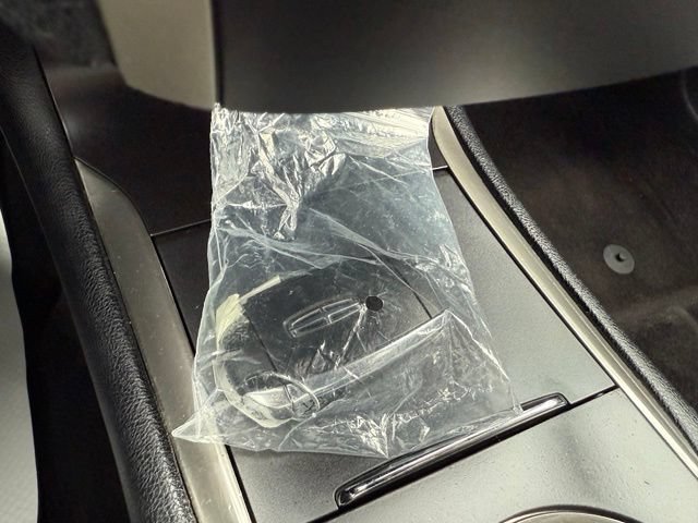 Used 2017 Ingot Silver Lincoln Select image 29