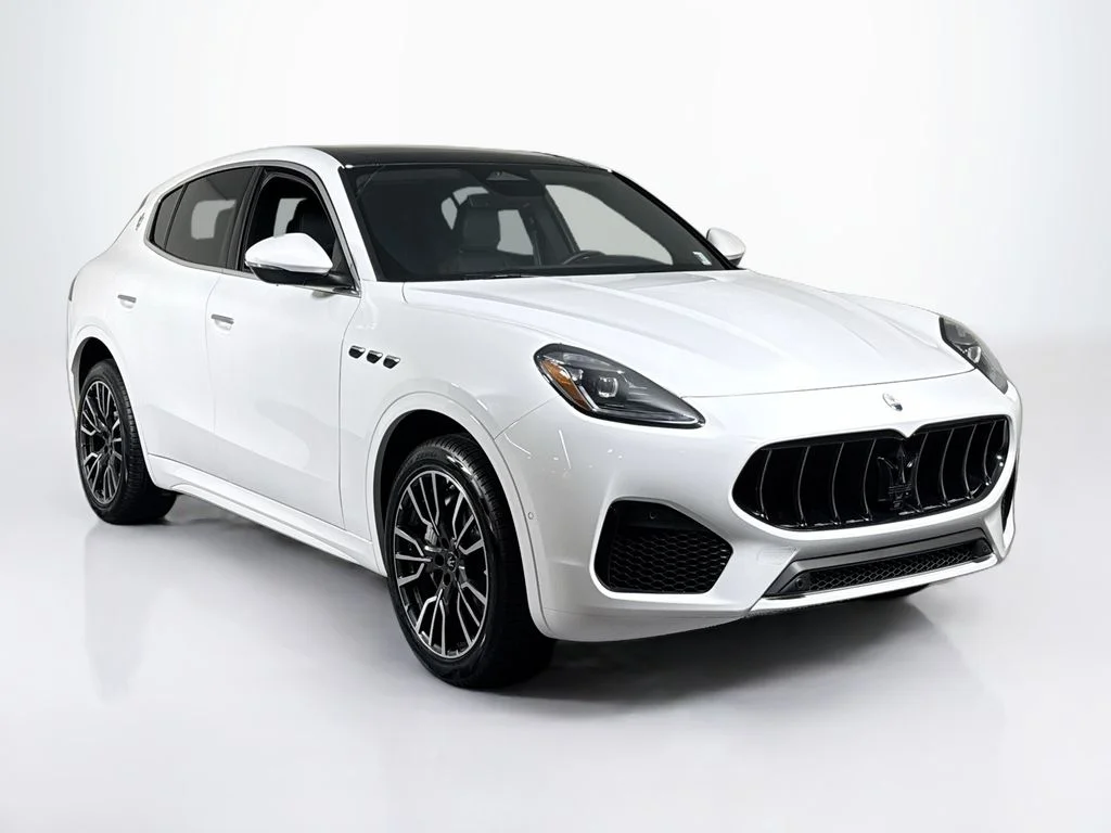 Used 2025 Bianco Maserati Base image 7