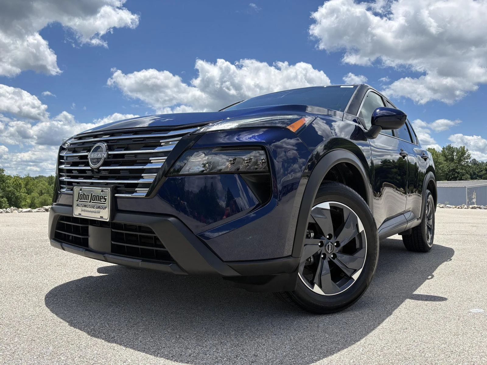 Used 2025 Deep Ocean Blue Pearl Nissan SV image 17