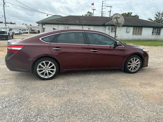 Used 2013  Toyota Limited image 16