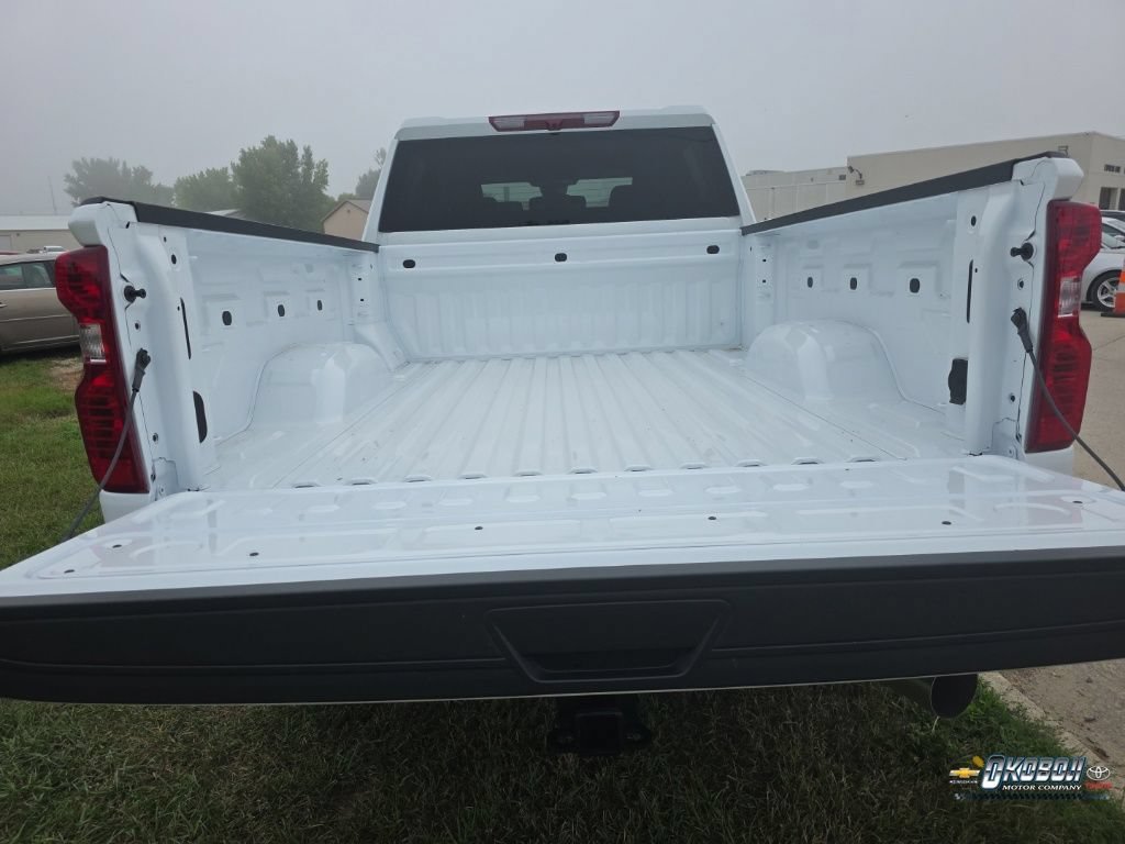 New 2026 Summit White Chevrolet LT image 23