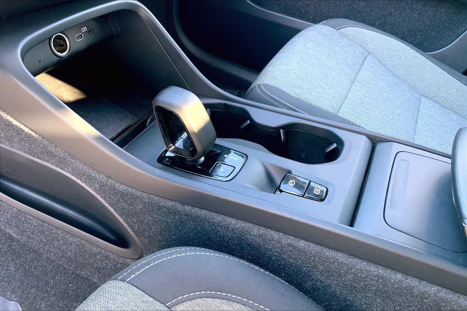 2024 Volvo XC40 Core - Photo 16