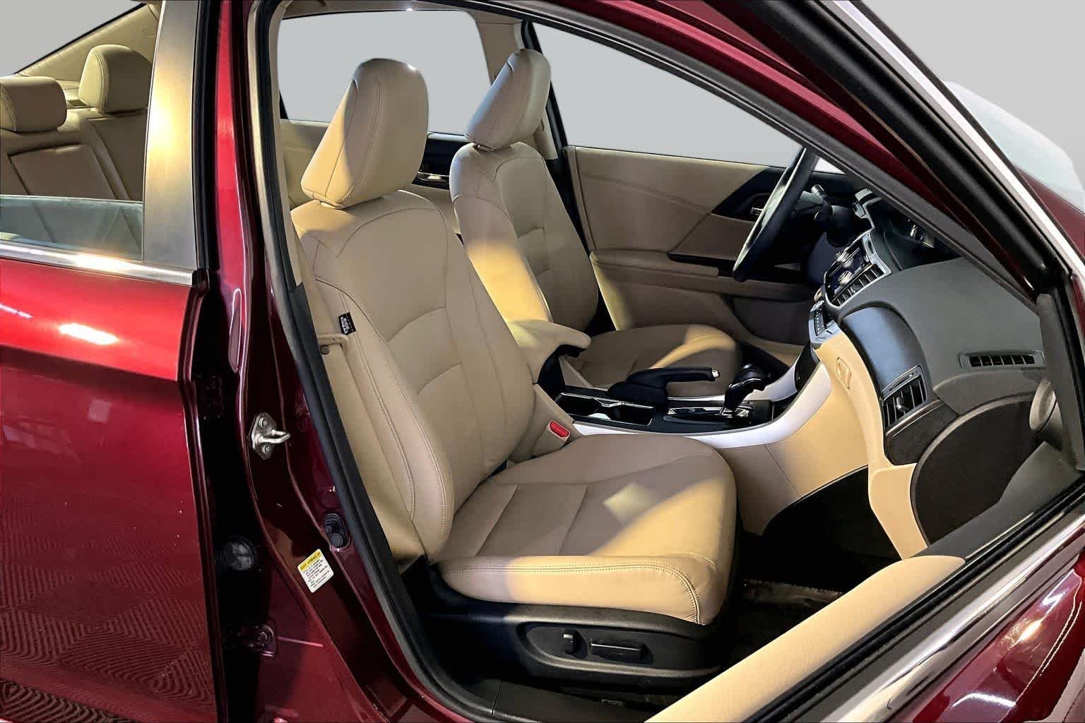 Used 2014 Alabaster Silver Metallic Honda EX-L image 8