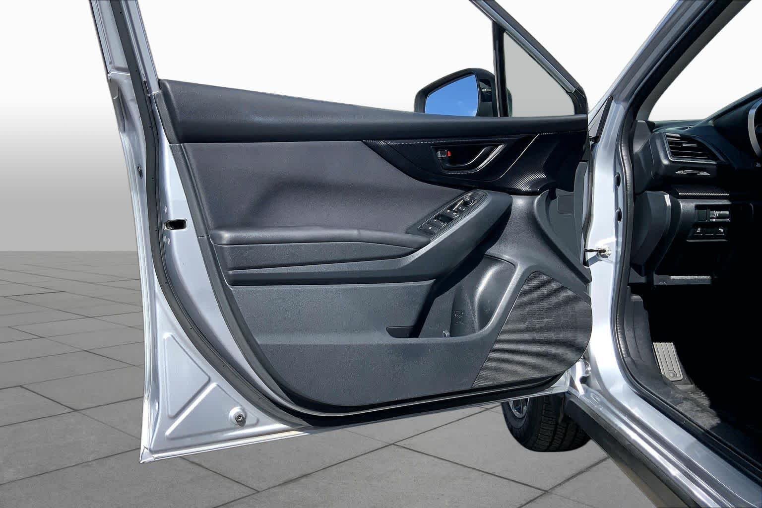 Used 2019 WHITE Subaru Premium image 18