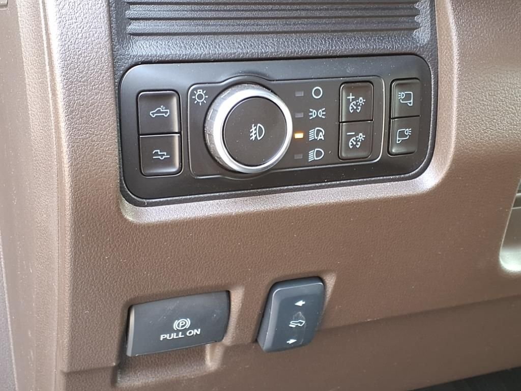 Used 2025 Blue Metallic Ford King Ranch image 21