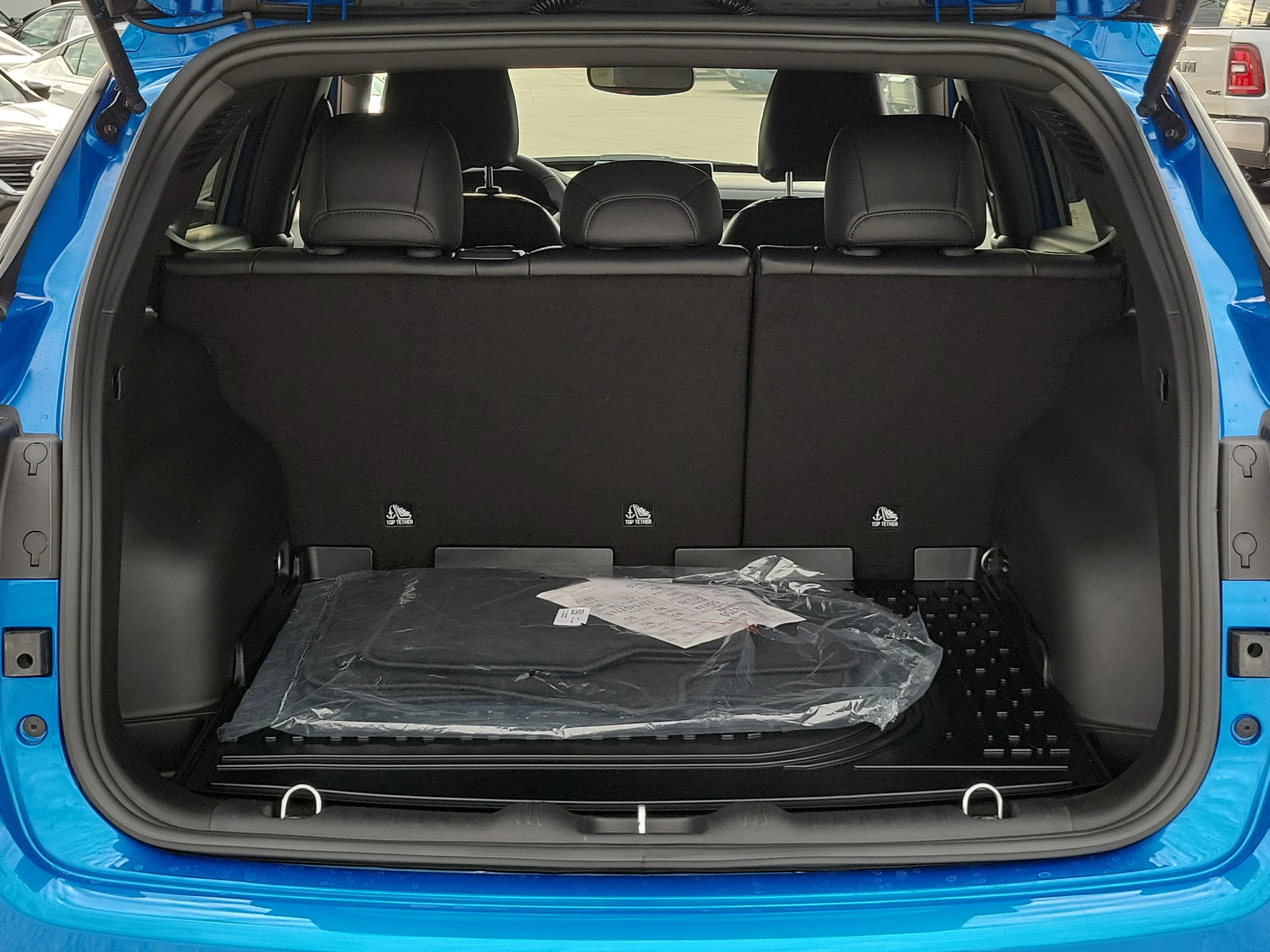 New 2026 Hydro Blue Pearlcoat Jeep Latitude image 5