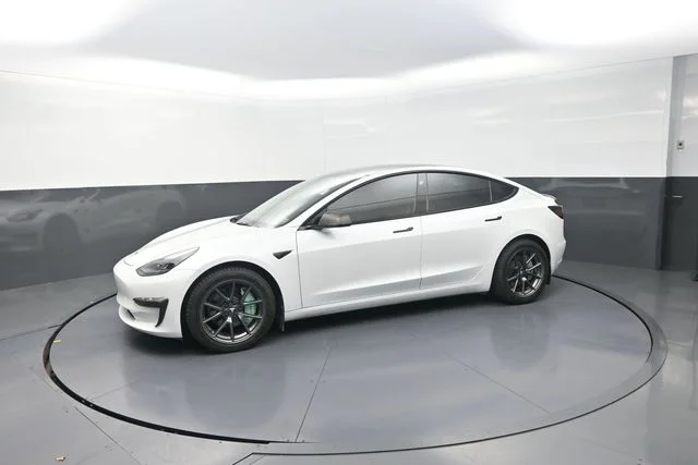 Used 2022  Tesla Long Range image 38