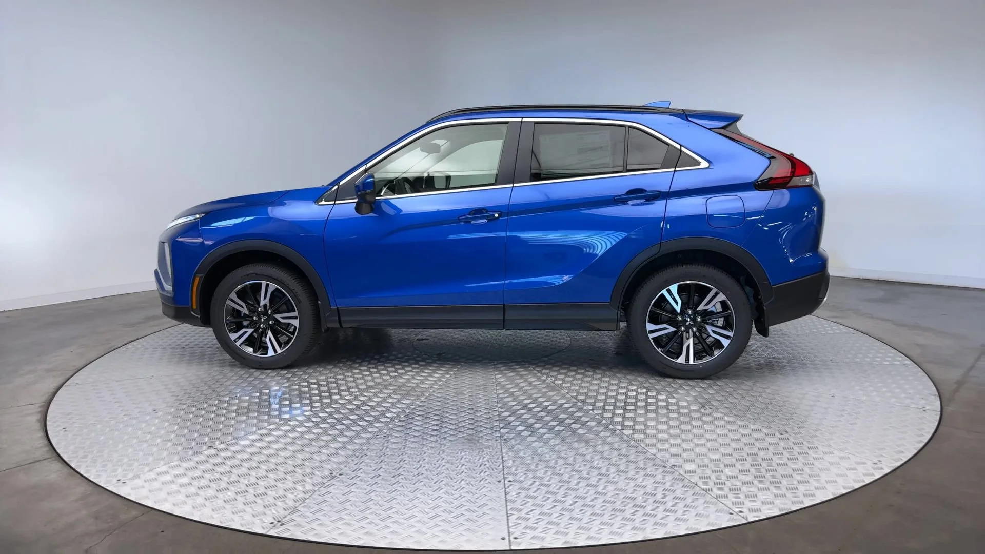 New 2026 Lightning Blue Metallic Mitsubishi SE 1.5T S-AWC image 5