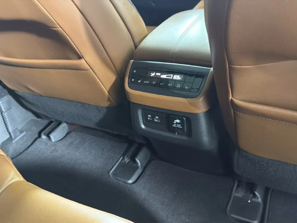 Used 2022 Black Nissan Platinum image 38