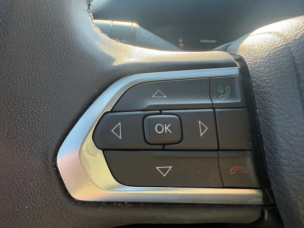 Used 2024 White Jeep Latitude image 18