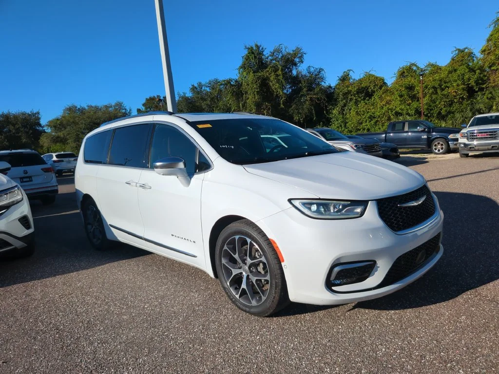 Used 2024 White Chrysler Pinnacle image 3