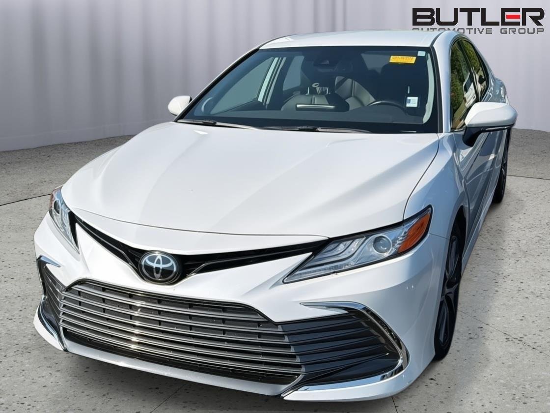 Used 2023 Wind Chill Pearl Toyota XLE image 3