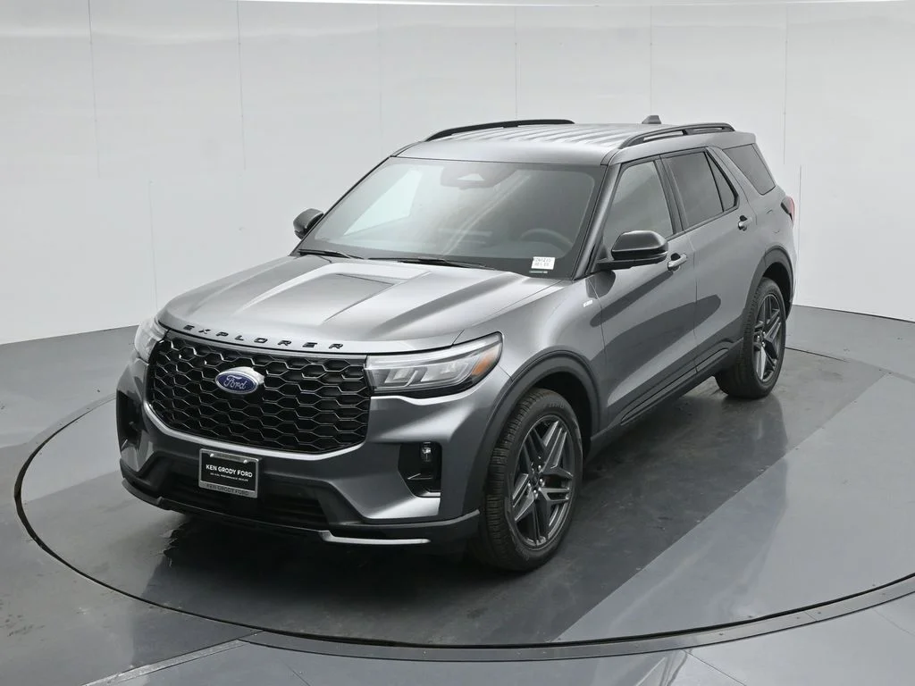 New 2026 Carbonized Gray Metallic Ford ST-Line image 41