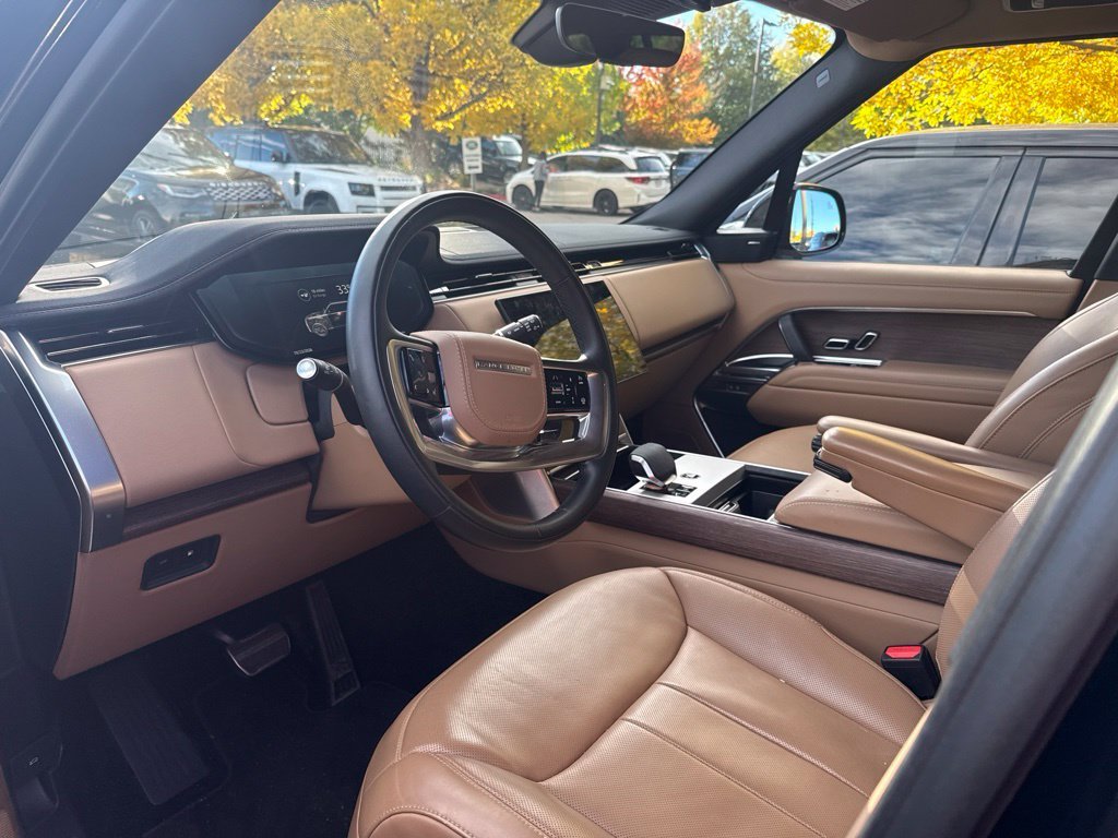 Used 2025 Black Land Rover SE image 2