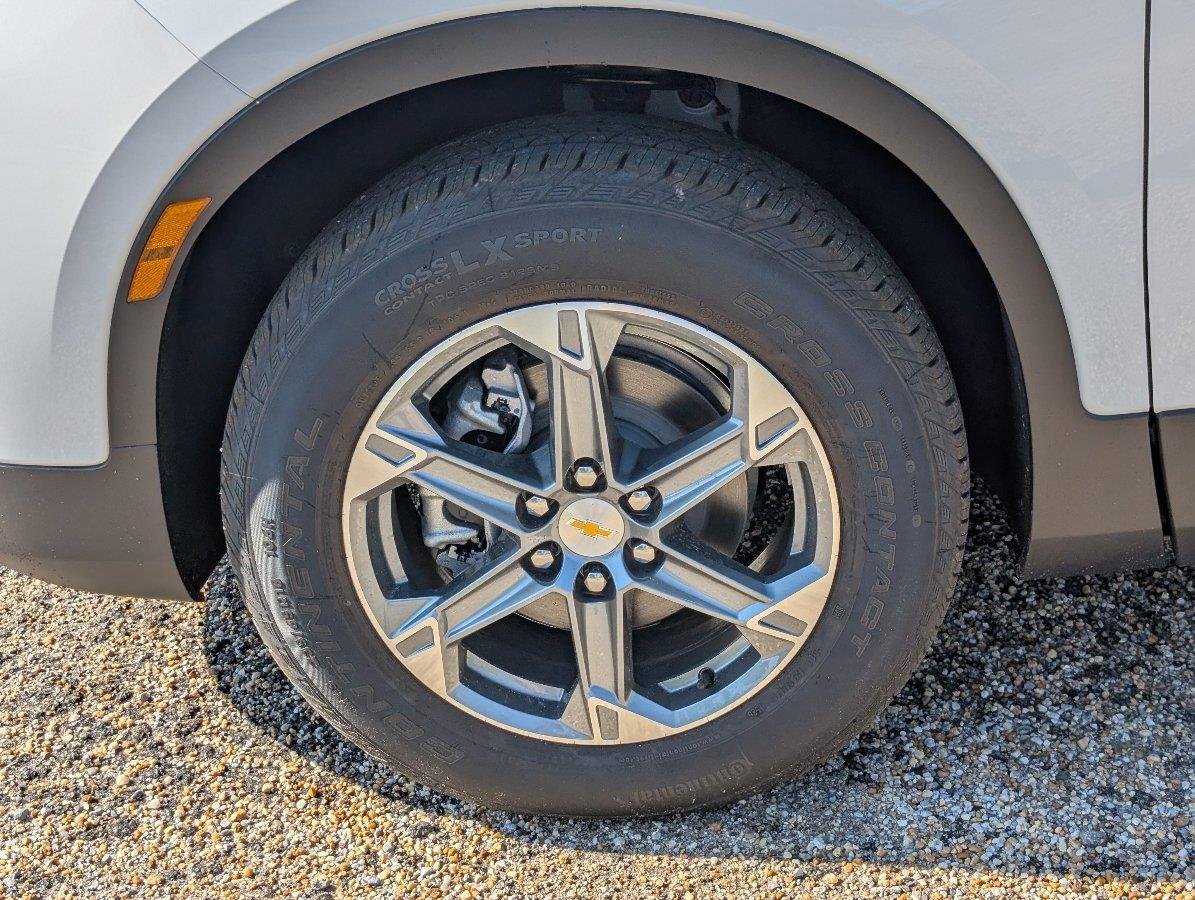 New 2026 Summit White Chevrolet 2LT image 11