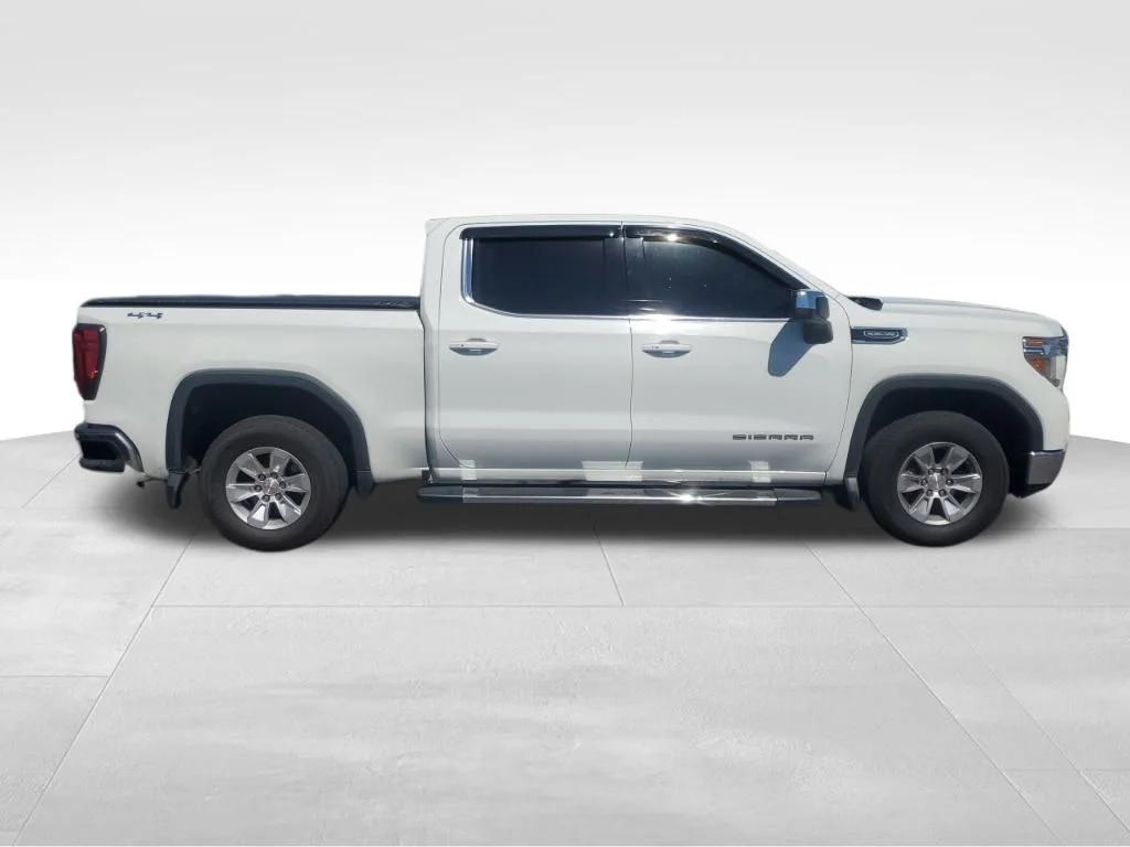 Used 2019  GMC SLE image 9