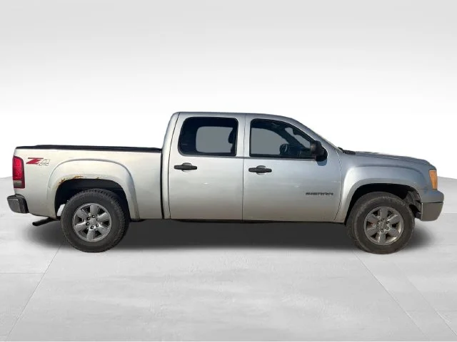 Used 2013 Silver GMC SLE image 4