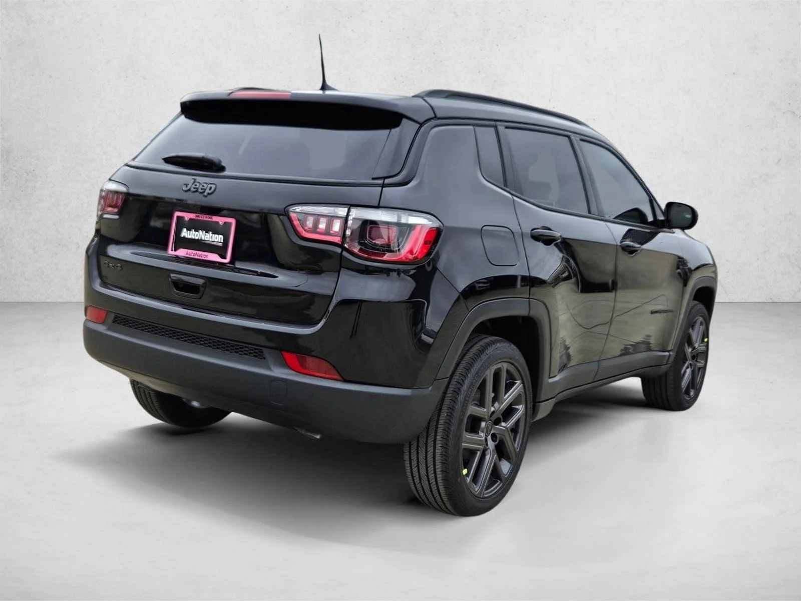 New 2026 Diamond Black Crystal Pearlcoat Jeep Latitude Altitude image 2