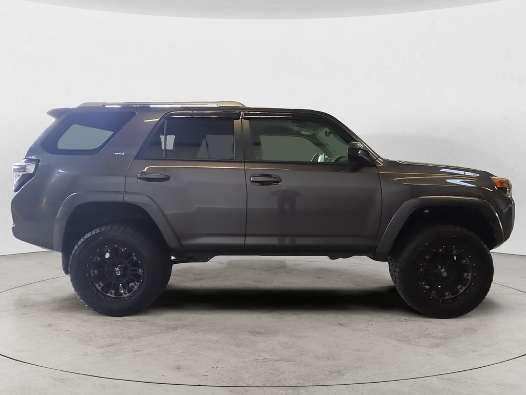 Used 2018 Gray Toyota SR5 image 4