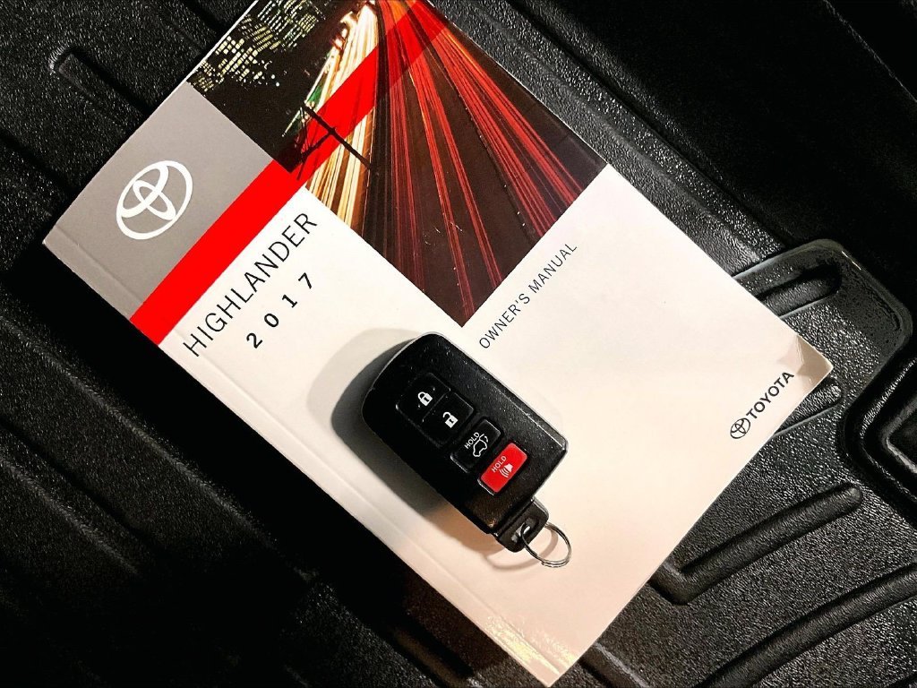 Used 2017 Black Toyota XLE image 32