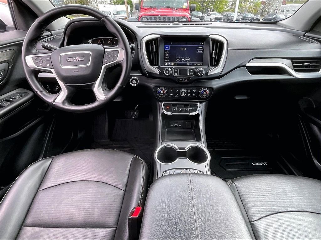 Used 2022 White GMC SLT image 21