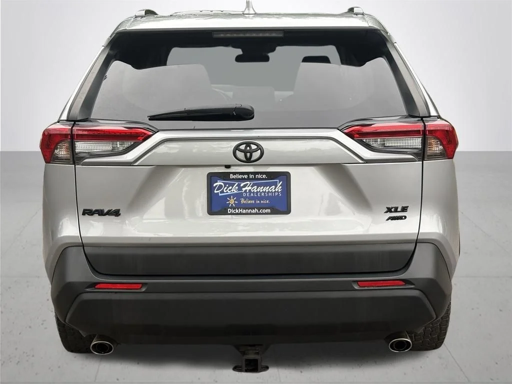 Used 2021 Silver Toyota XLE image 7