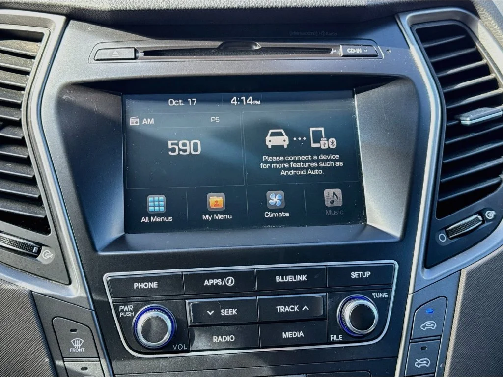 Used 2017 White Hyundai SE image 16