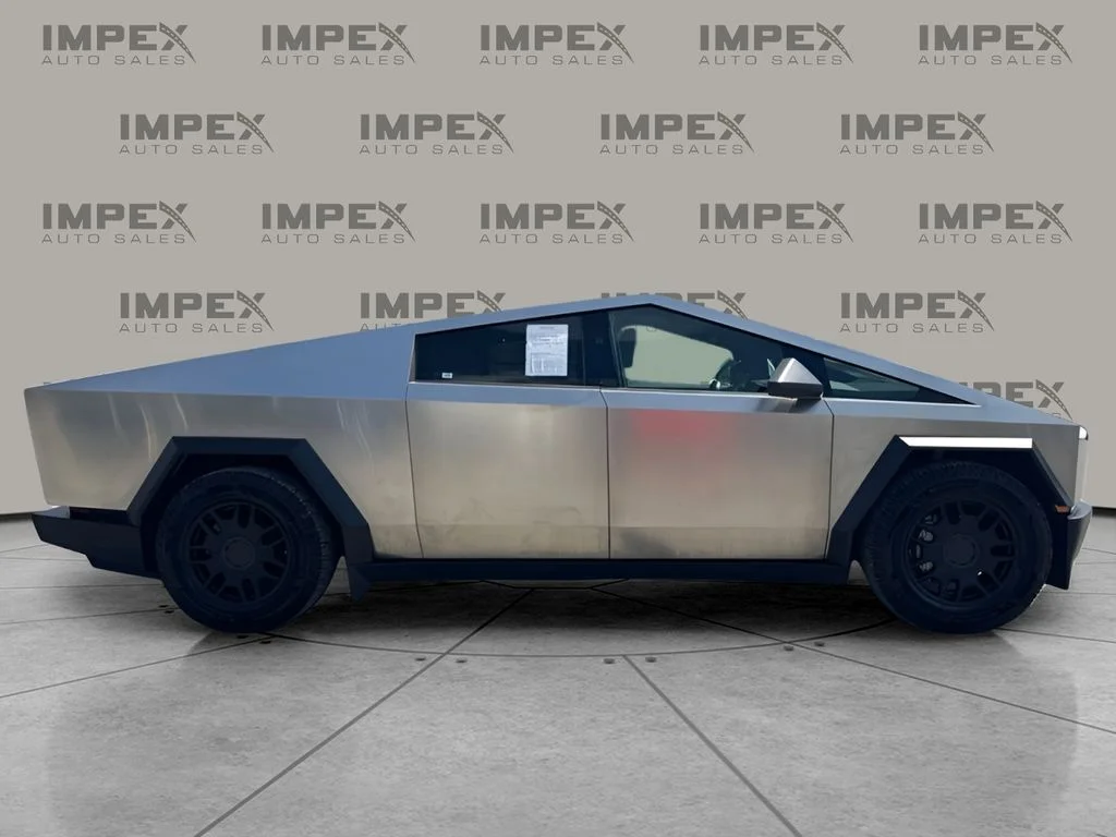 Used 2024  Tesla Base image 6