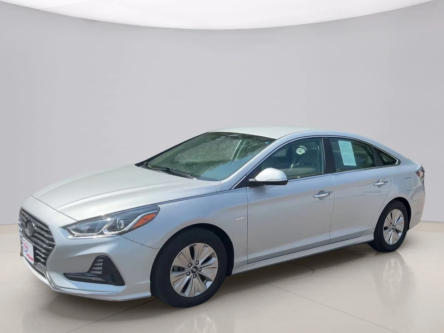 Used 2018 Silver Hyundai  image 1