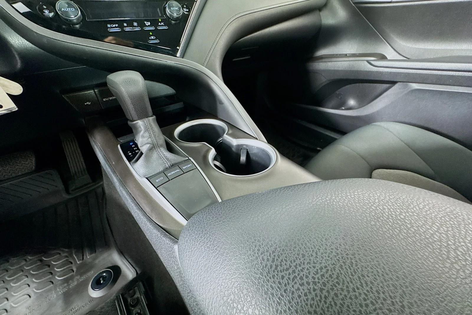 Used 2023 Ice Cap Toyota LE image 5