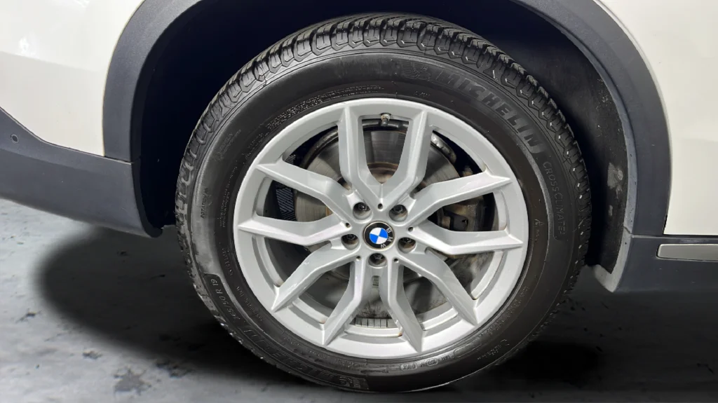 Used 2021 White BMW xDrive40i image 50