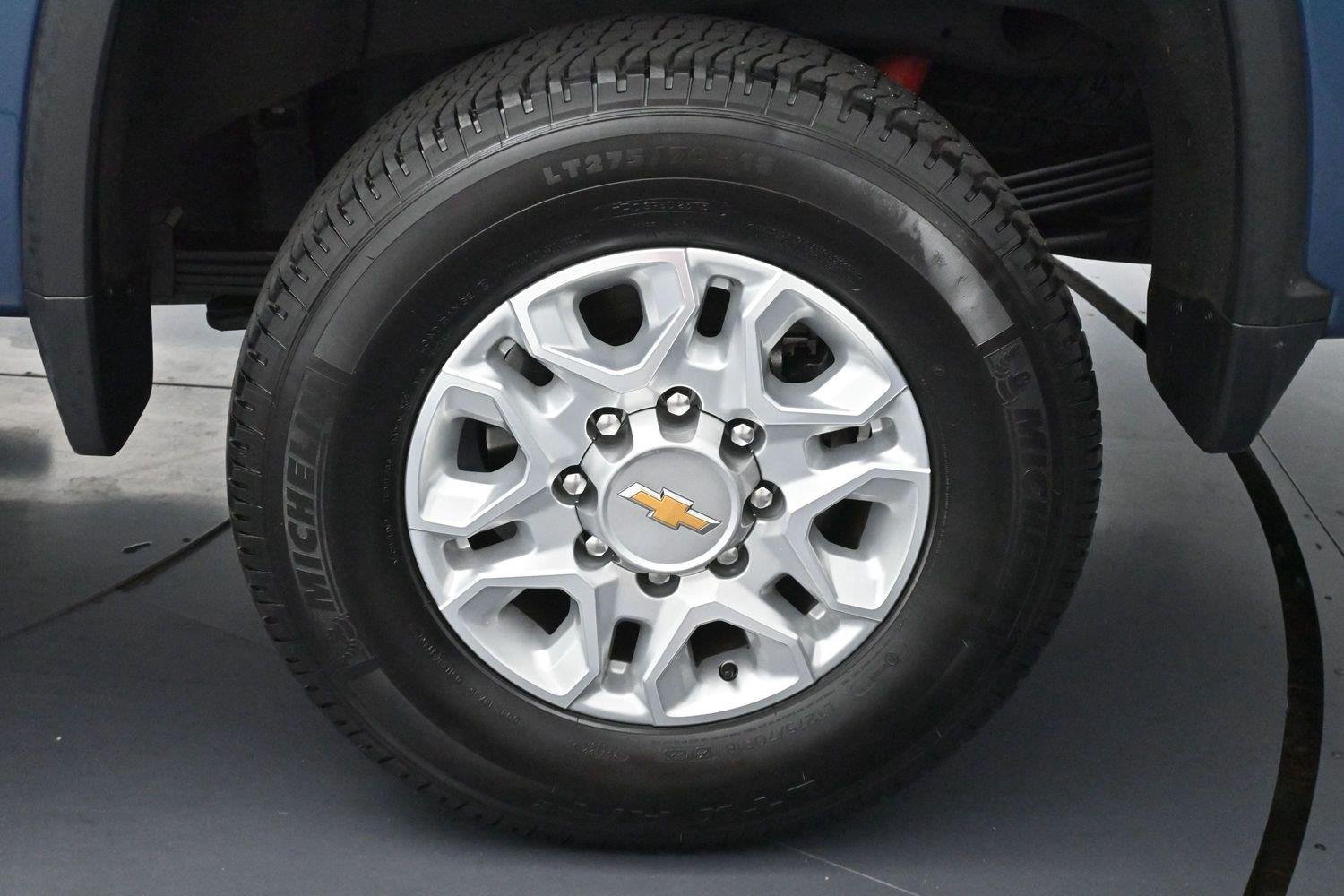 Used 2026 Lakeshore Blue Metallic Chevrolet LT image 34