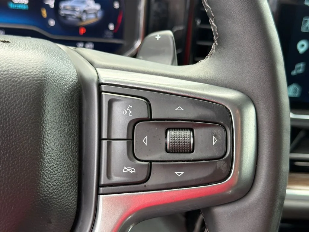 Used 2025 Red Chevrolet RST image 25
