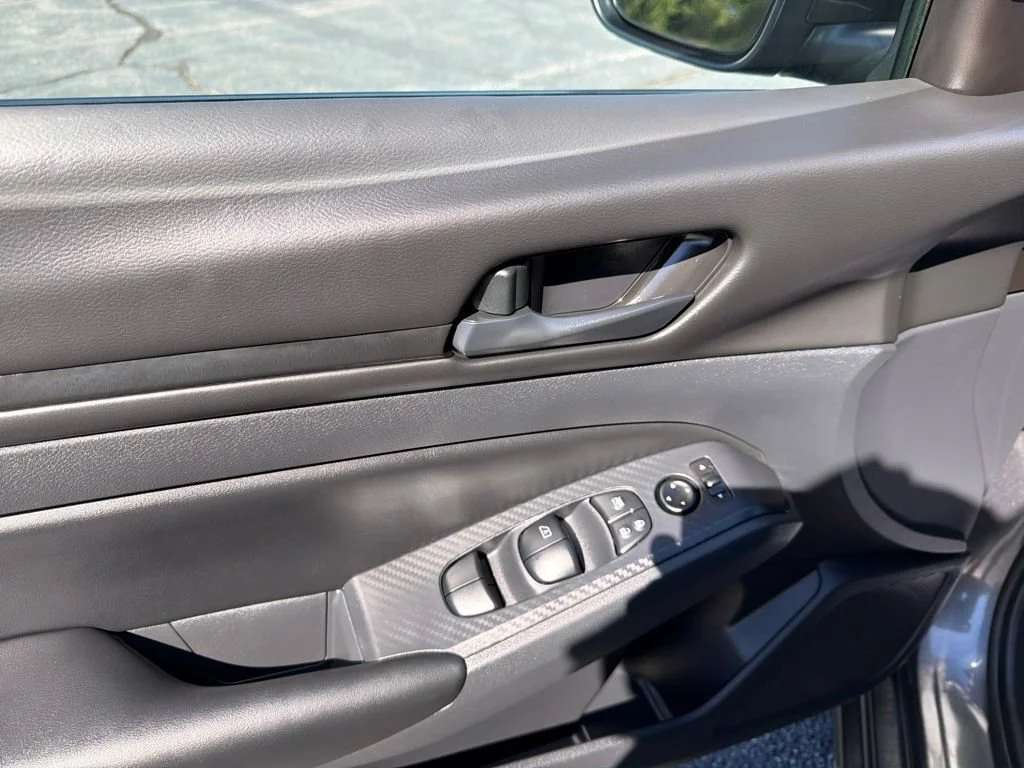 Used 2025 Gray Nissan S image 14