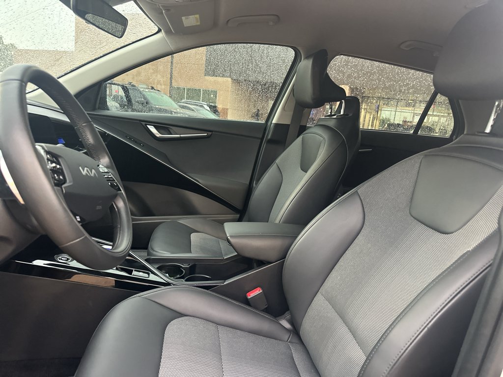 Used 2023 Cityscape Green Kia Wind image 11