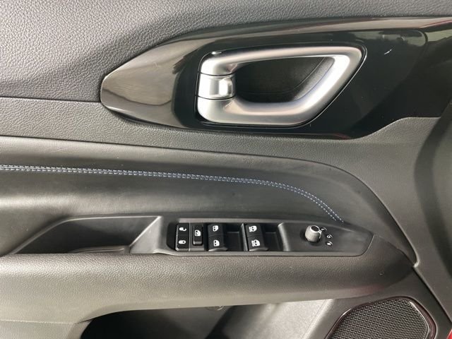 New 2026 Red Hot Pearlcoat Jeep Latitude image 19