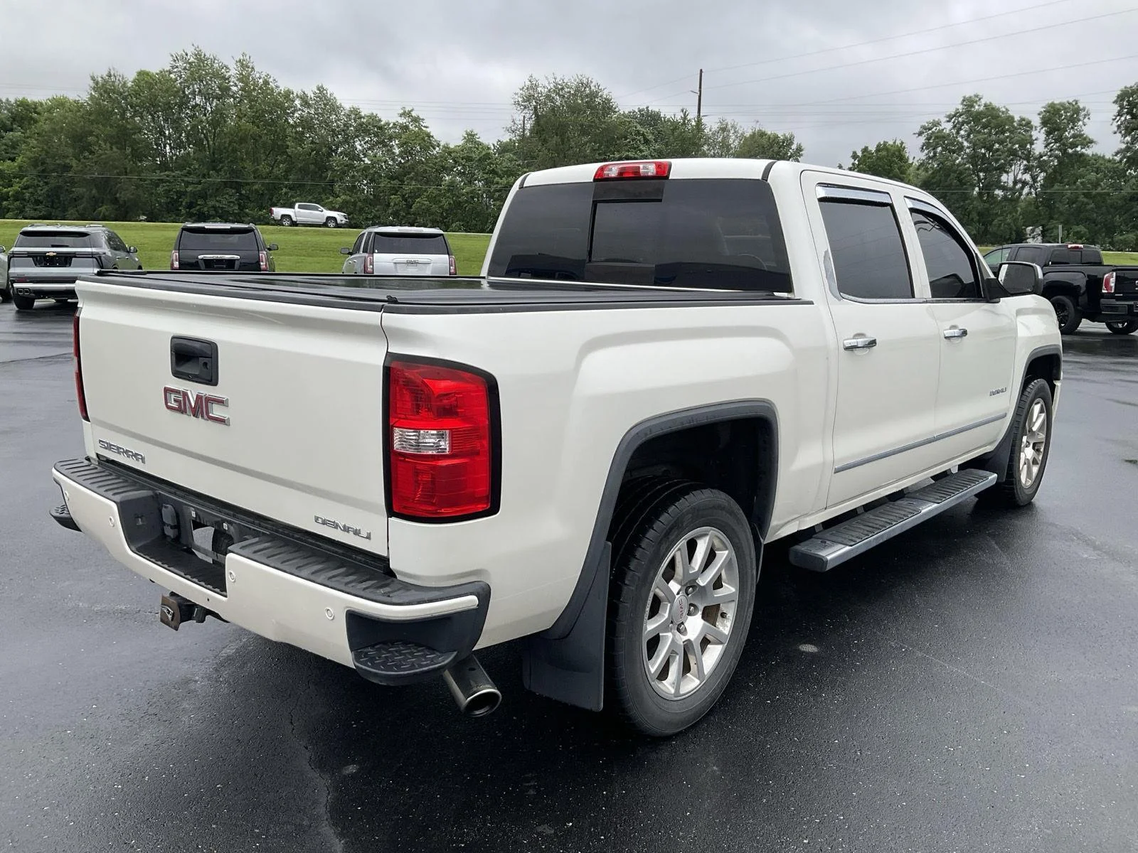 Used 2015 White Diamond Tricoat GMC Denali image 6