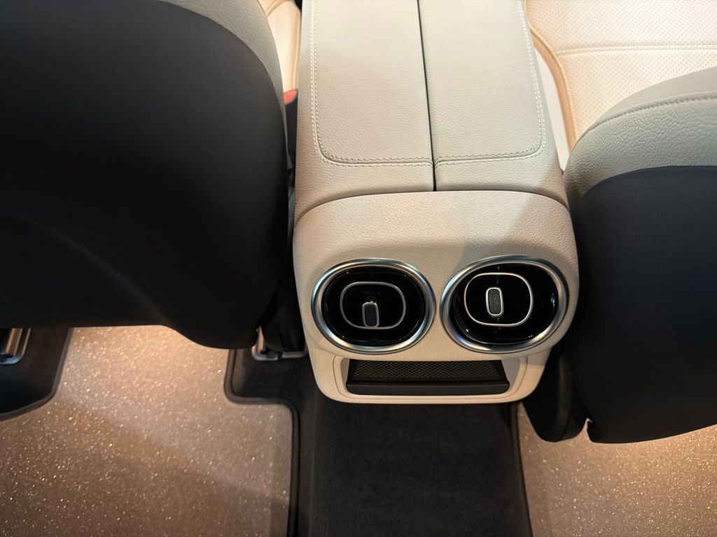 New 2027 Black Mercedes-Benz GLC 300 image 24