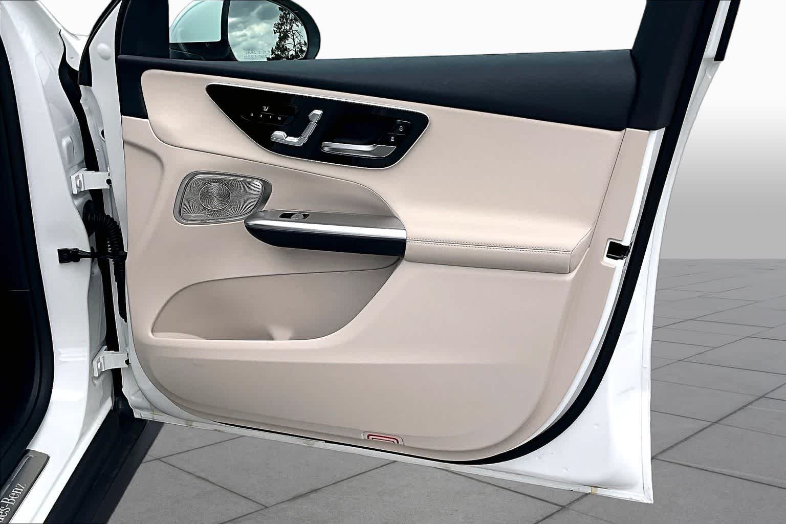Used 2026 Polar White Mercedes-Benz GLC 300 image 44