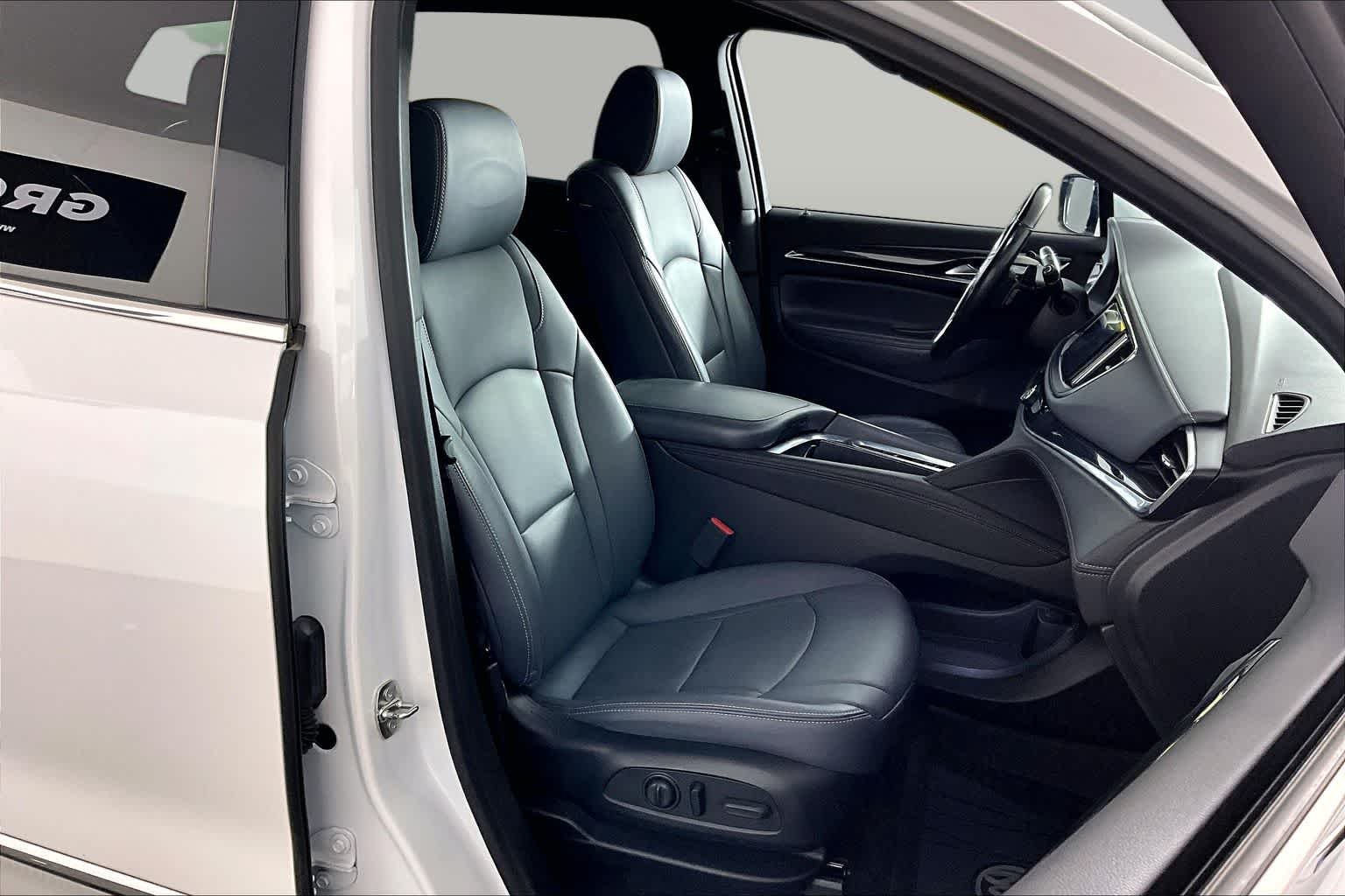 Used 2024 White Frost Tricoat Buick Essence image 9