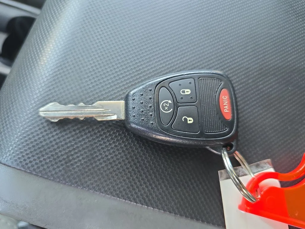 Used 2008 Green Jeep Sahara image 26