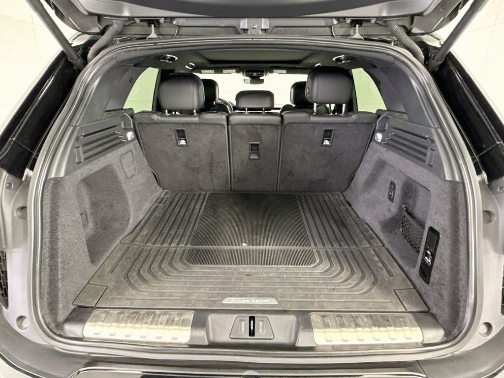 Used 2023 Santorini Black Metallic Land Rover SE Dynamic image 27