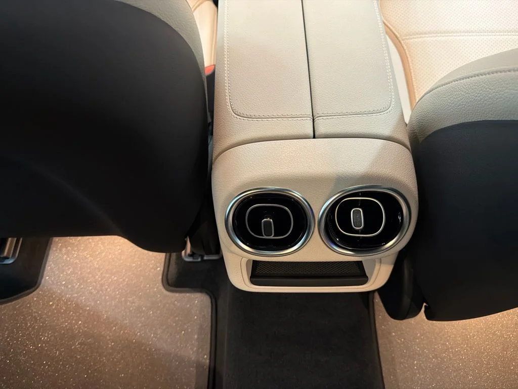 New 2027 Black Mercedes-Benz GLC 300 image 24