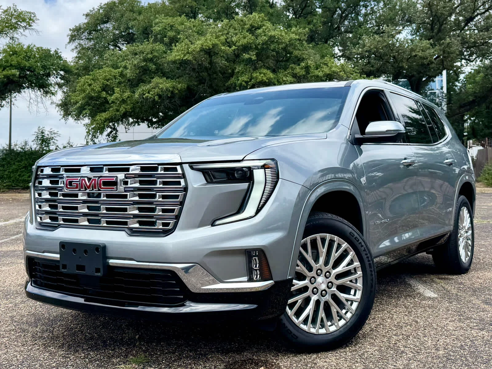 2025 GMC Acadia Denali FWD's photo
