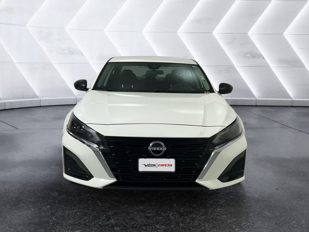 Used 2024 White Nissan 2.5 S image 2