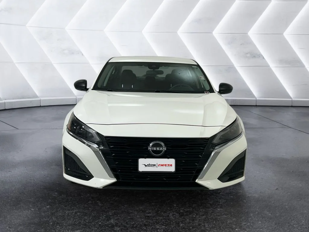 Used 2024 White Nissan 2.5 S image 2
