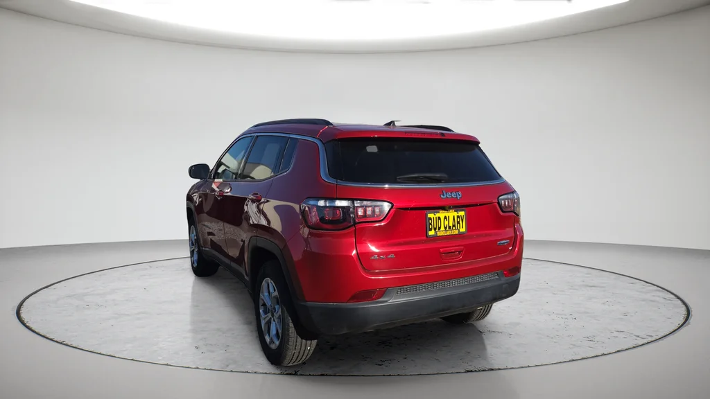 Used 2025 Red Jeep Latitude image 15